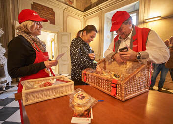 Sbírka a osvětová akce Koláč pro hospic 2019 startuje již za týden. Péči o umírající letos lidé podp