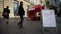 Výtěžek sbírky Koláč pro hospic vzrostl ke konci října o 30 800 korun díky online dárcům