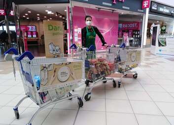 V jarní Sbírce potravin darovali lidé v brněnské diecézi přes 10 tun potravin