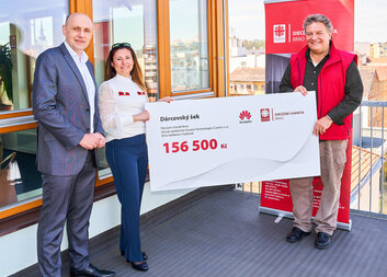 Dar z Huawei propojí seniory s jejich rodinami