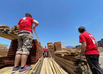 Charita s lidmi řeší obnovu domovů 