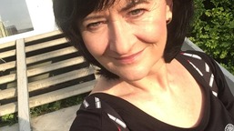 Paní Věře pomohla před lety Charita. Teď pomáhá ona po tornádu