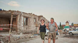 První měsíc od tornáda ve fotografiích