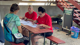 Charita předala rodinám po tornádu další peníze ze sbírky