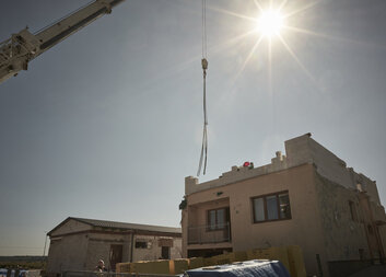 Tři měsíce pomoci po tornádu: Charita zůstává na místě