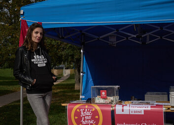 Je to radost. Koláč pro hospic se stal na VUT tradicí