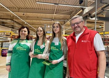 Dobro, které se vejde do nákupního košíku. Podzimní Sbírka potravin znovu pomůže tisícům lidí v nouzi