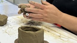 Dotek, který uklidňuje mysl i tělo - nový sebezkušenostní kurz Práce s hmotou jako nástroj psychohygieny v nabídce Vzdělávání DCHB